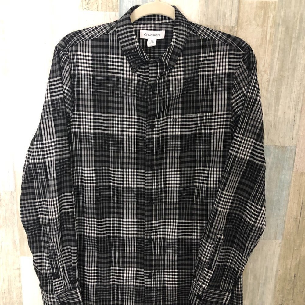 CALVIN KLEIN Button Up Shirt Men's size S Black Gray White Plaid NEW